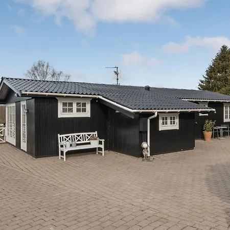 Ylermi - 1-5km From The Sea By Interhome Dronningmølle
