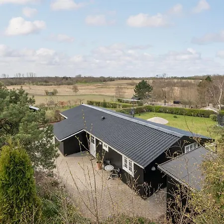 Ylermi - 1-5km From The Sea By Interhome