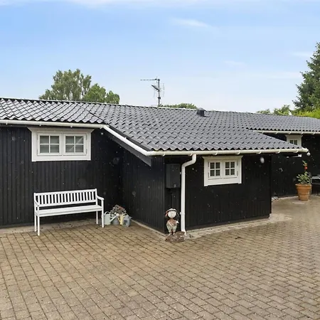 Ylermi - 1-5km From The Sea By Interhome